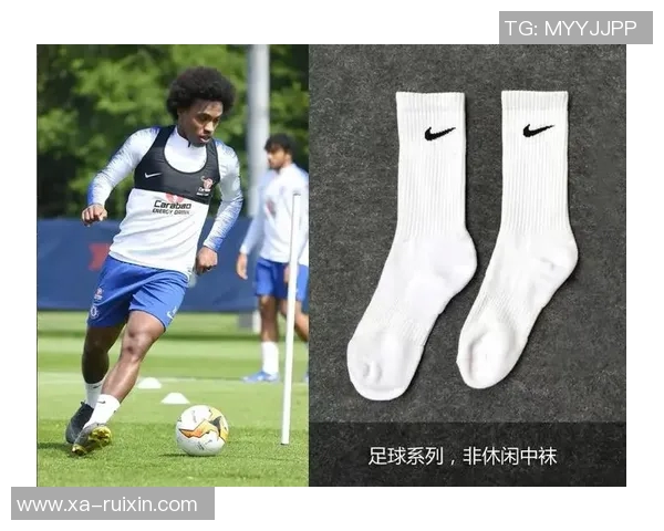 足球球星训练长袖:舒适与功能性兼备的运动装备选择助力球员提升表现 足球球星训练长袖:舒适与功能性兼备的运动装备选择助力球员提升表现